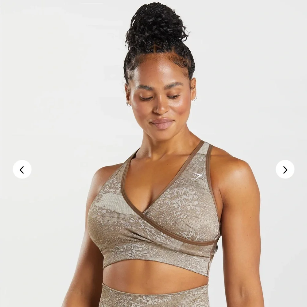 NEW GYMSHARK 🦈 ADAPT CAMO SEAMLESS SPORTS BRA!! 🔥 - Picture 3 of 5